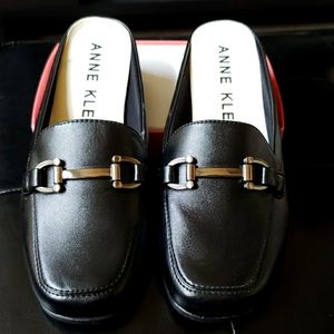 Anne Klein, size 7, iflex black shoes
